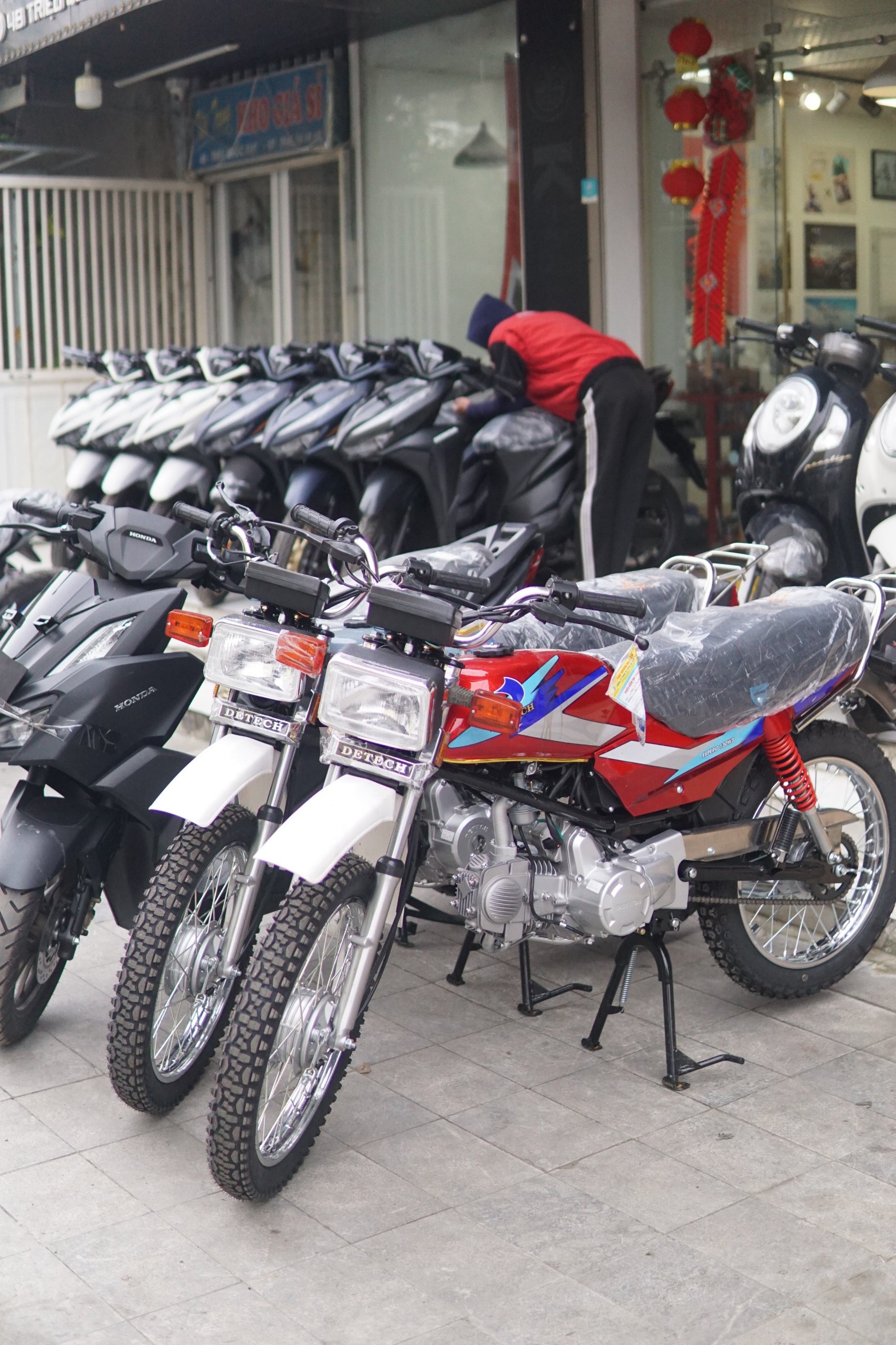 ONE WAY MOTORBIKE RENTAL IN HANOI 1 z4166912562366 96a82b6ff4f61d302b3f15c21a35b23d 1